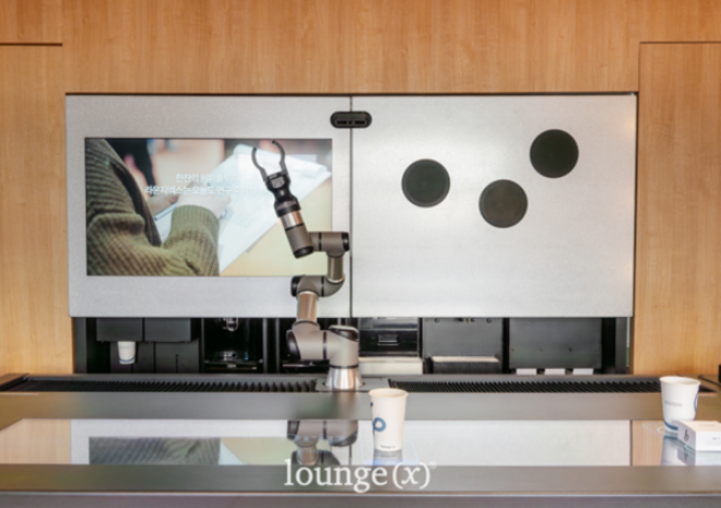 라운지엑스, 홈페이지 전면 개편... 기술 기반 무인·로봇 카페 직영 투... - 뉴스 썸네일 이미지