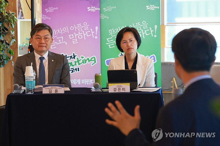 김윤 (왼쪽) 국회의원 (사진=연합뉴스)