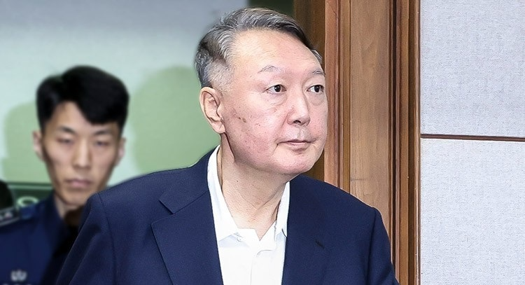 법정 들어서는 윤석열 전 대통령(사진=연합뉴스)