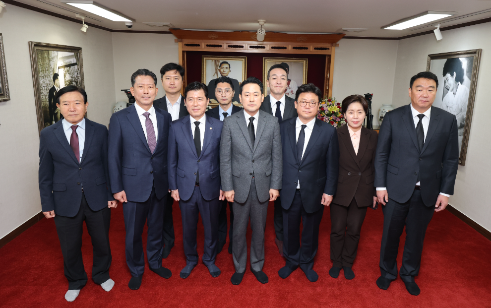 국민의힘 장동혁 대표, 박정희 전 대통령 생가 방문(사진=연합뉴스)