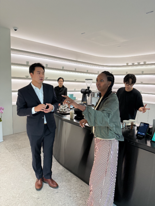 "트럼프가 마신 그 차"…비비비당, 외국인들의 APEC 외교 체험 명소로