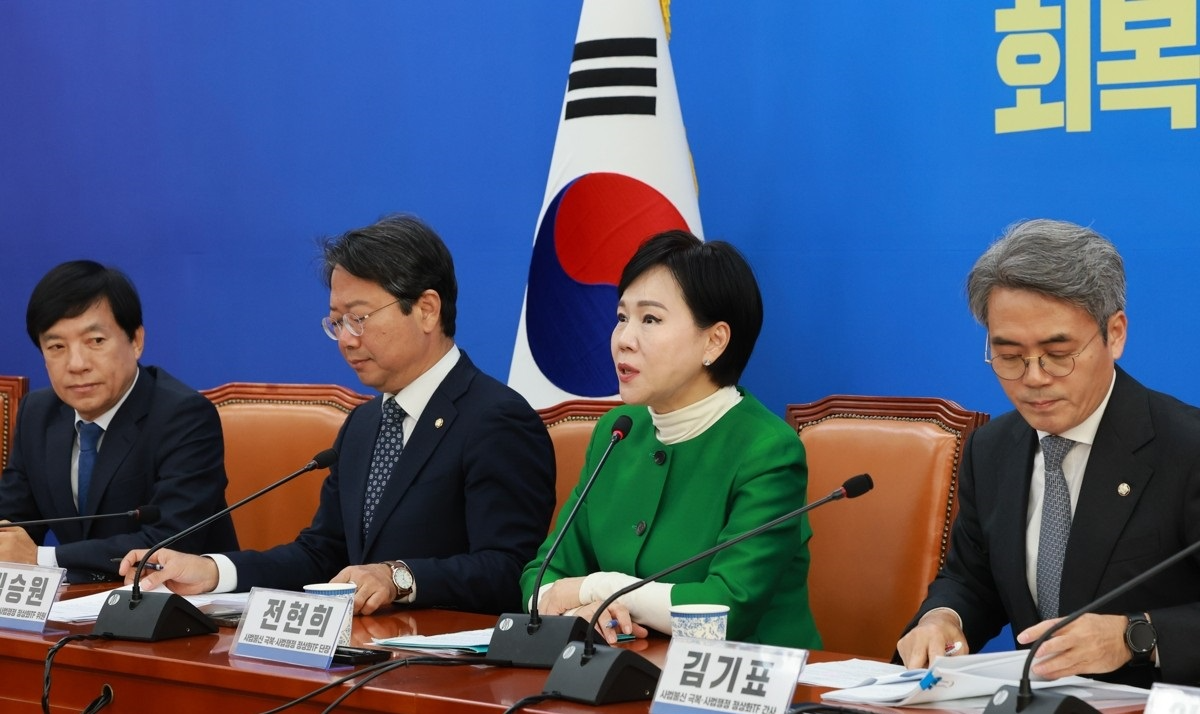 사법행정 개혁안 보고회서 발언하는 전현희 TF 단장(사진=연합뉴스)