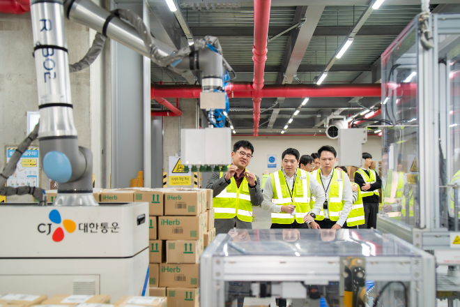 CJ대한통운 첨단 풀필먼트센터 찾은 CP 엑스트라… 전방위 물류협력 ‘광폭행보’
