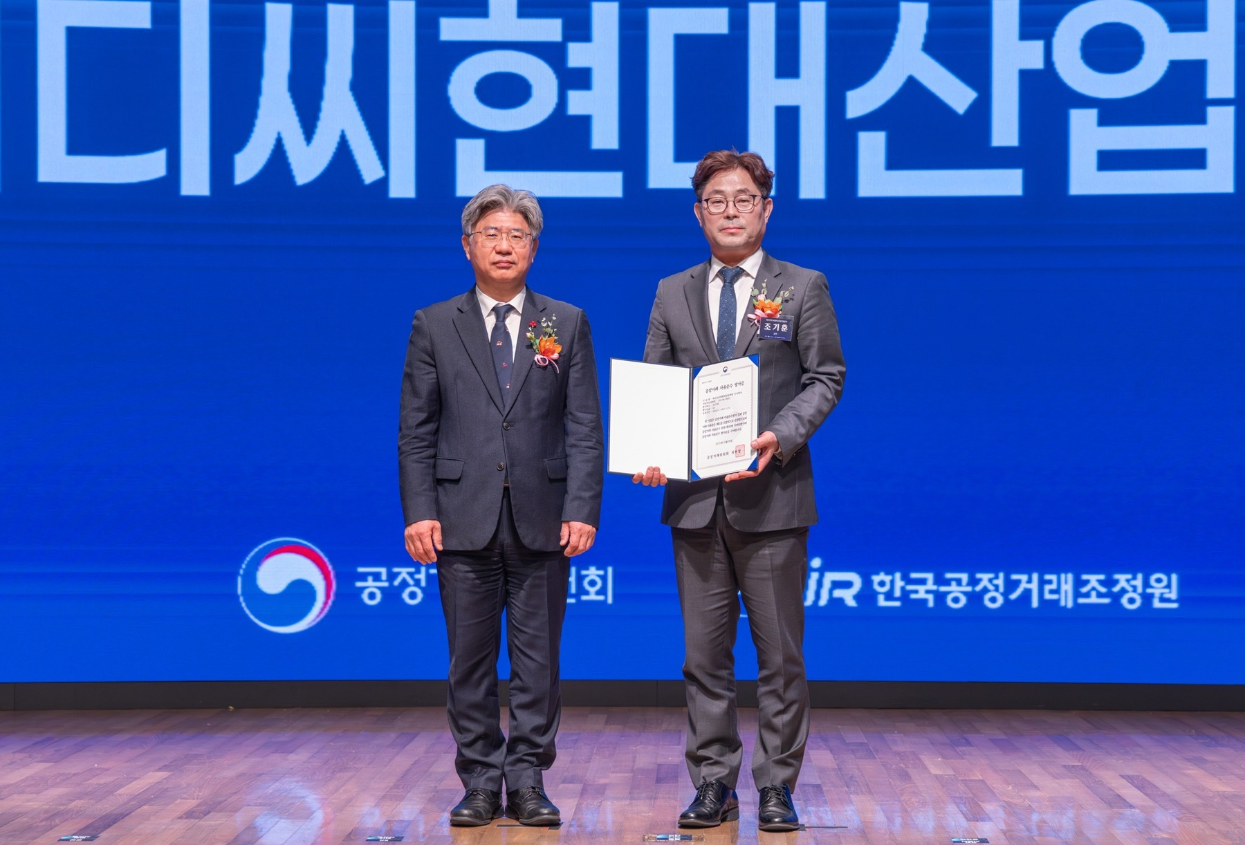 (오른쪽) 조기훈 HDC현대산업개발 경영본부장.(사진=HDC현대산업개발)