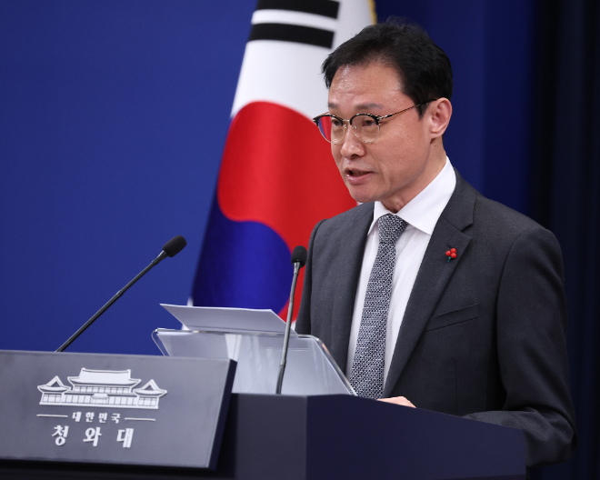 이규연 홍보소통수석이 28일 청와대 춘추관에서 장·차관급 인선 브리핑을 하고 있다. 사진=연합뉴스