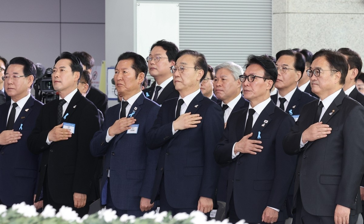 12·29 여객기 참사 1주기 추모식에 참석한 여야 인사들(사진=연합뉴스)