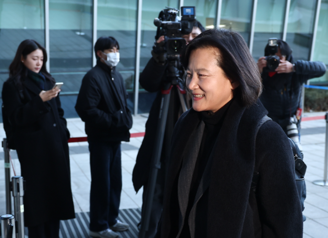 정유미 검사장, 인사명령 취소 집행정지 심문 출석 전경.(사진=연합뉴스)