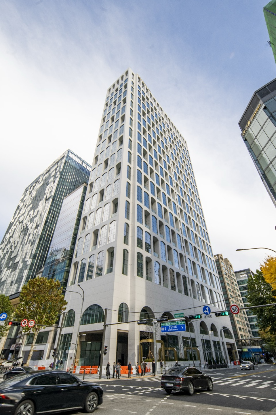 KCC글라스 홈씨씨의 '센스톤 울트라'가 적용된 루카831.(사진=KCC글라스)