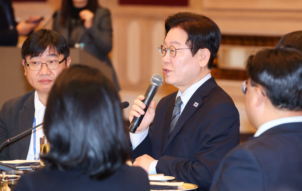 순방 기자단 오찬 간담회, 발언하는 이재명 대통령(사진=연합뉴스)