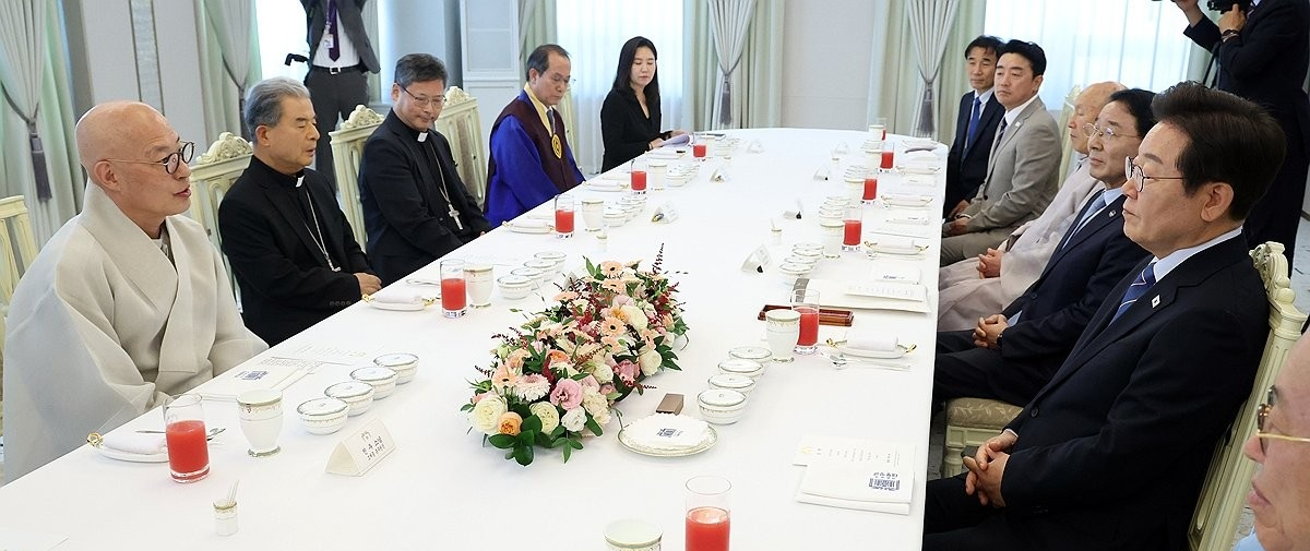 지난해 7월 용산 대통령실에서 진행된 종교 지도자들과의 오찬(사진=연합뉴스)