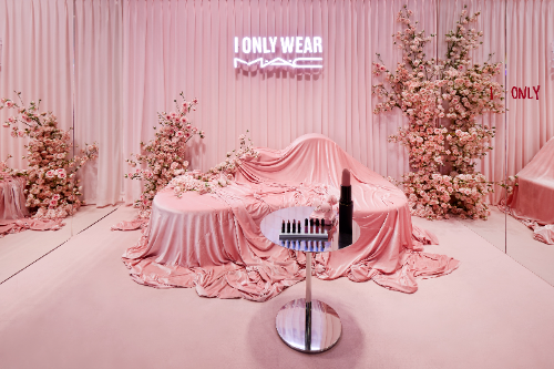 맥, 성수동 대림창고서 파우더 키스 컬렉션 출시 기념 팝업 스토어 운영