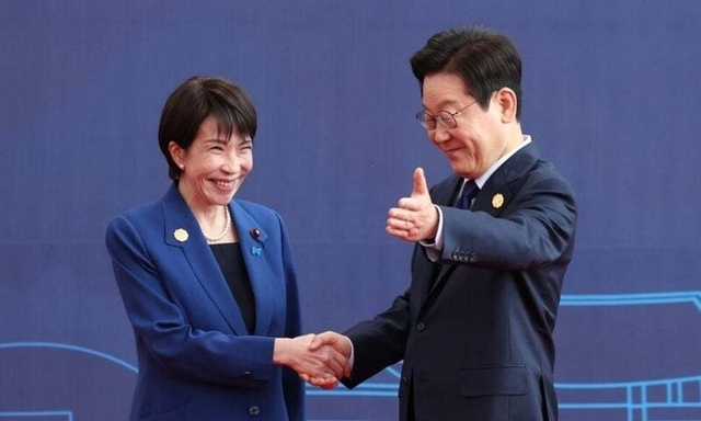 지난해 경주APEC에서 만난 한일 정상(사진=연합뉴스)