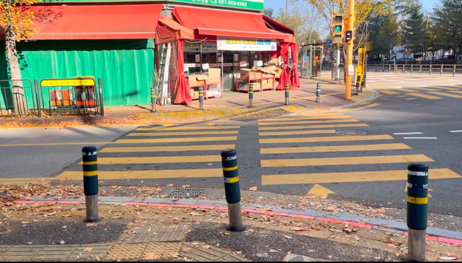 바닥형 보행신호등 점검사진_신호불일치 / 경기도청