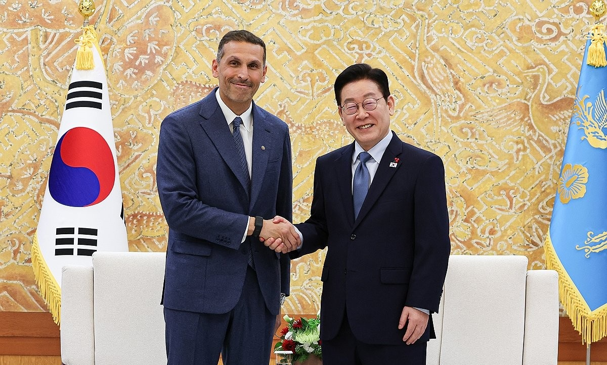 李대통령, 청와대서 아부다비 행정청장 접견(사진=연합뉴스)