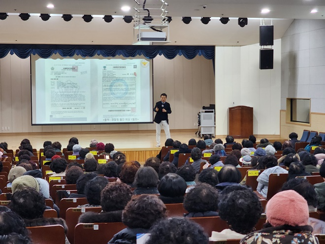 보이스피싱예방교육 모습.(제공=대구경찰청)