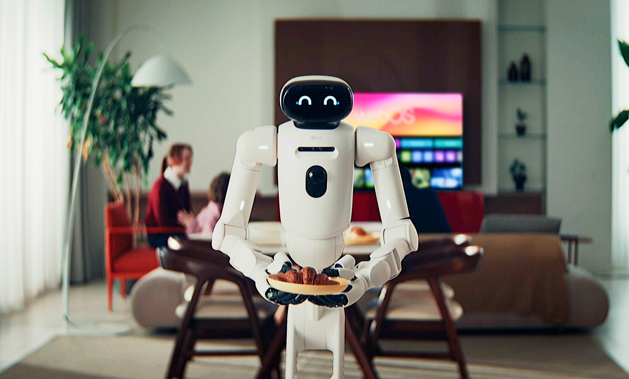 LG전자의 LG 클로이드가 거주자를 위한 식사로 크루아상을 준비하는 모습. 사진=LG전자