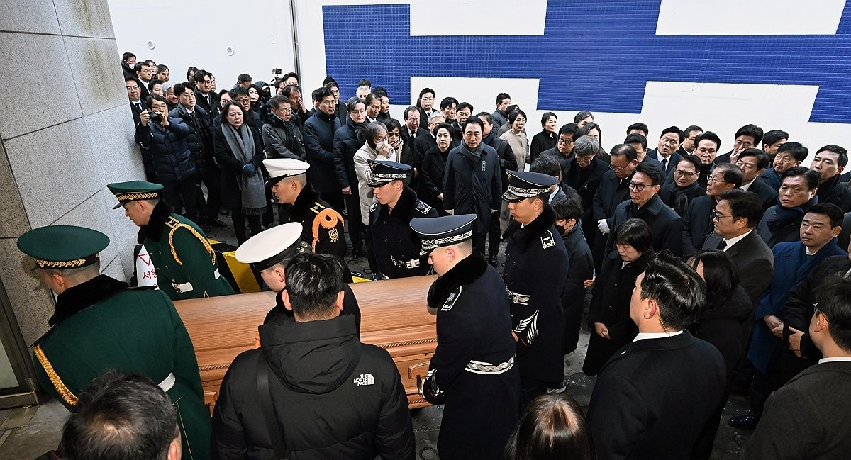 서울대병원 장례식장 이해찬 전 총리 운구 행렬(사진=연합뉴스)