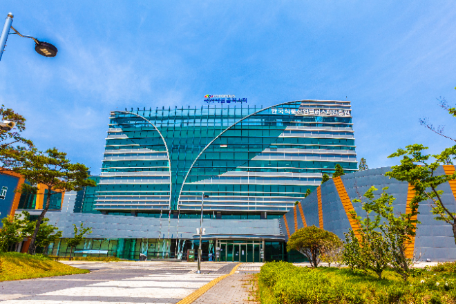 부부끼리 일감 돌리기 겨우 ‘견책’… 김덕호의 식품진흥원, 내부 통제 붕괴 논란