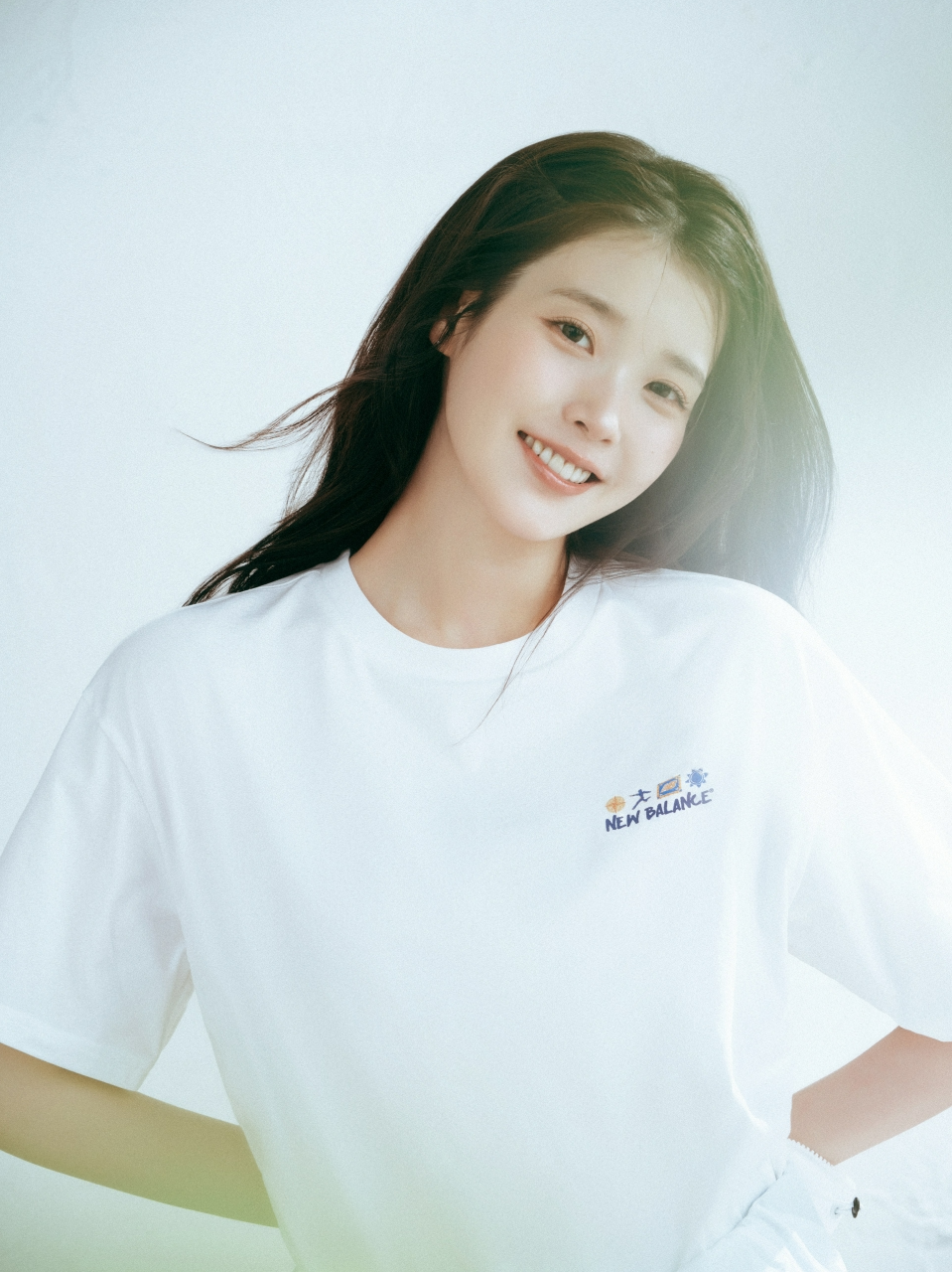 이랜드 뉴발란스, 아이유 와 ‘써니 레이니 컬렉션’ 화보 공개